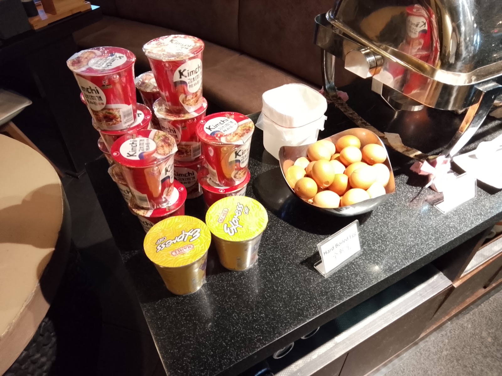 22時15分以降に利用できたカップ麺とゆで卵