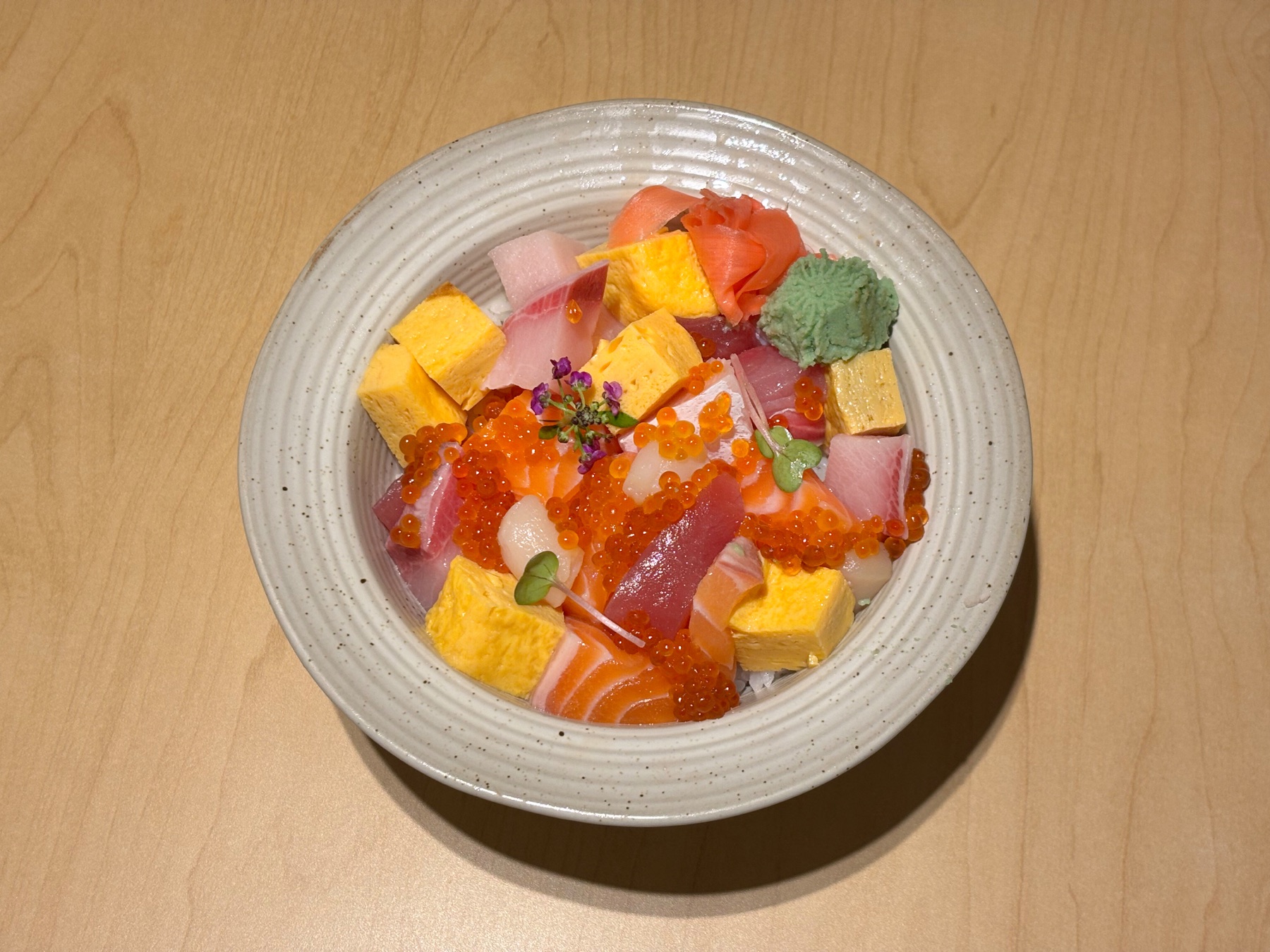 バラちらし丼 S$16.90++