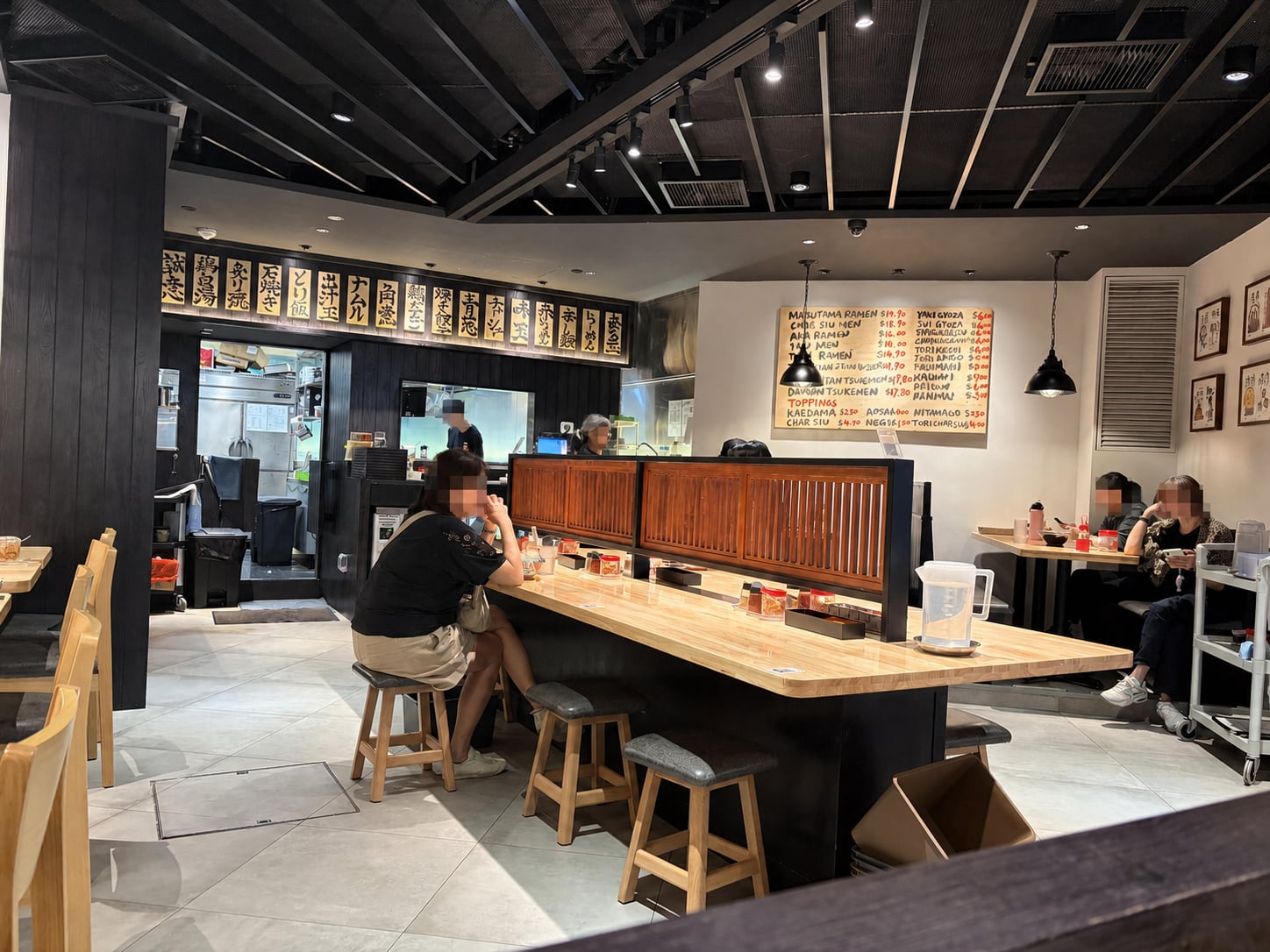 丸玉ラーメンの店内