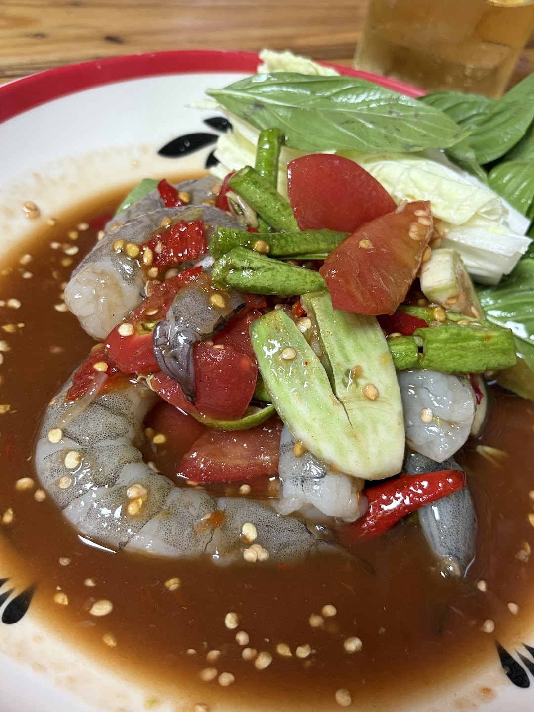 バンコクで食べた生エビの辛いサラダ