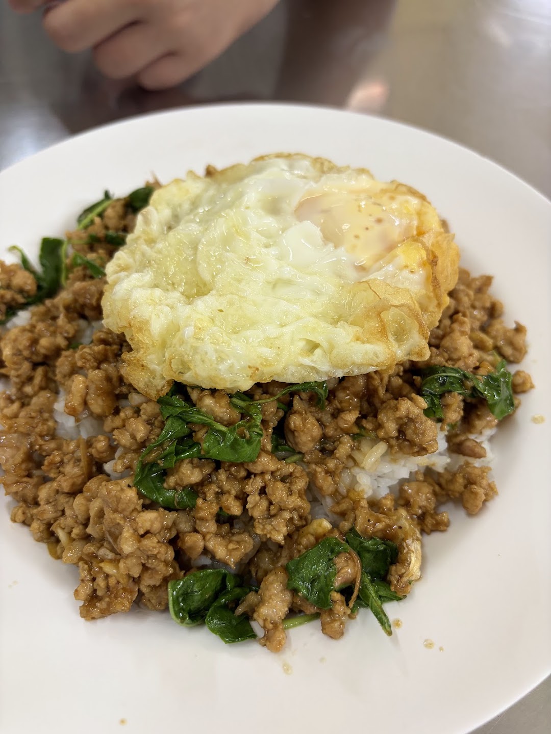 Soi Buakhaoの食堂で食べたガパオ